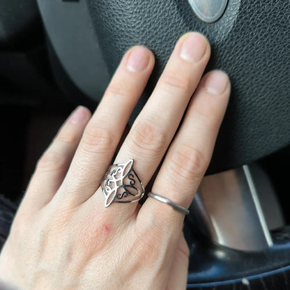 Elegant Knot Ring